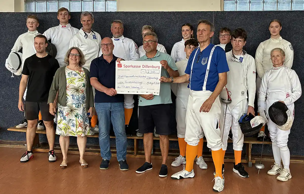 Lions Club Dillenburg-Schlossberg unterstützt Fechtabteilung mit neuer Meldeanlage